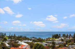 Brand new house, amazing views, walk to the beach!